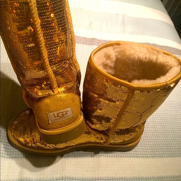 UGG Shoes - GORGEOUS WARM COSY UGGS SIZE 10 IN GOOD PRELOVED CONDITION WAS A BIT TOO BIG.